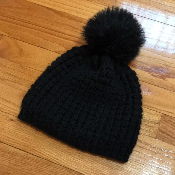 Cute Black Pom Pom Winter Hat - Picture 1 of 6